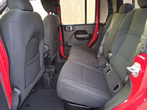 Used 2023 Jeep Gladiator Sport image 12