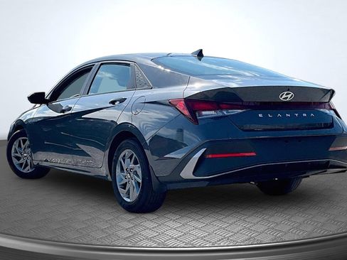 Used 2024 Hyundai Elantra SEL FWD image 4