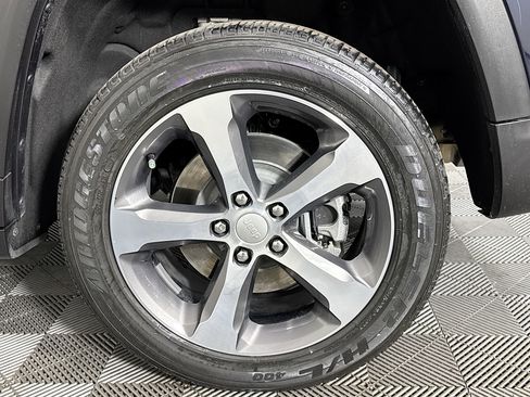 Used 2022 Jeep Grand Cherokee Limited 4xe image 36