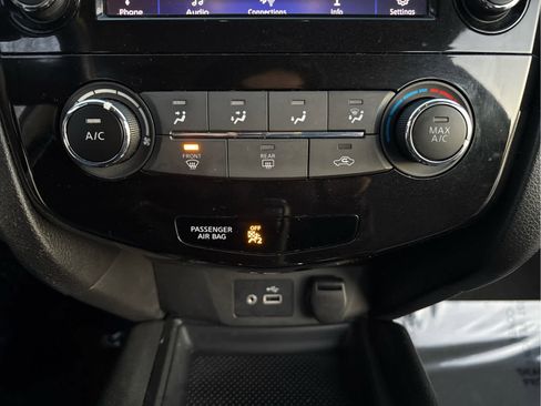 Used 2018 Nissan Rogue S image 20