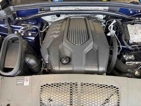 Certified 2026 Porsche Macan AWD/4WD image 27