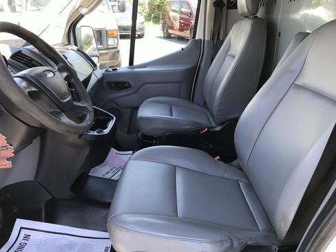 Used 2018 Ford Transit 250 RWD image 10
