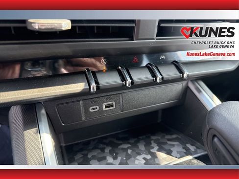 New 2025 Chevrolet Colorado Trail Boss w/ Off-Road Front Bumper Package image 26