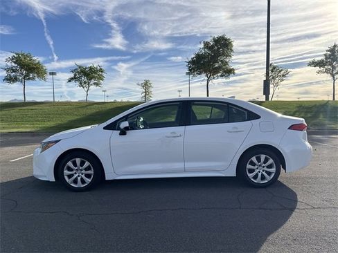 Used 2022 Toyota Corolla LE image 8