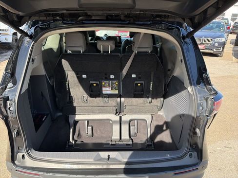 Used 2024 Toyota Sienna XLE image 27