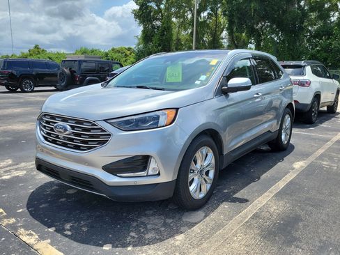 Used 2020 Ford Edge Titanium w/ Equipment Group 301A FWD image 3