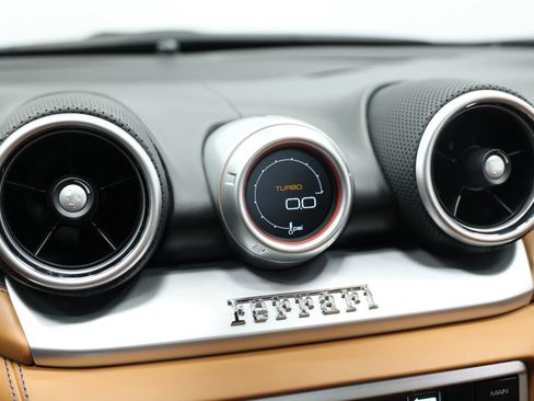 Used 2017 Ferrari California T image 44