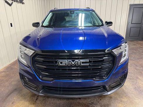 Used 2023 GMC Terrain SLE w/ Driver Convenience Package image 2