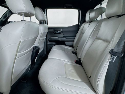 Used 2019 Toyota Tacoma TRD Sport w/ Exterior Package image 12