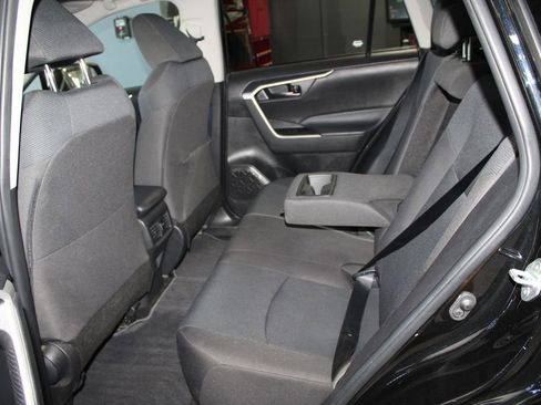 Used 2023 Toyota RAV4 LE AWD/4WD image 16
