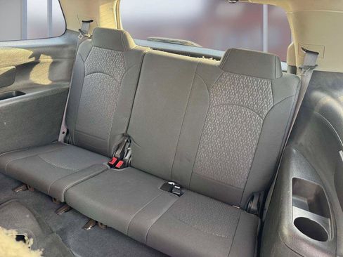 Used 2015 GMC Acadia SLE AWD/4WD image 18