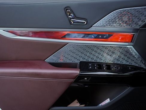 Used 2023 BMW i7 xDrive60 image 35