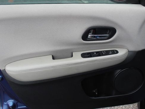 Used 2017 Honda HR-V LX image 17