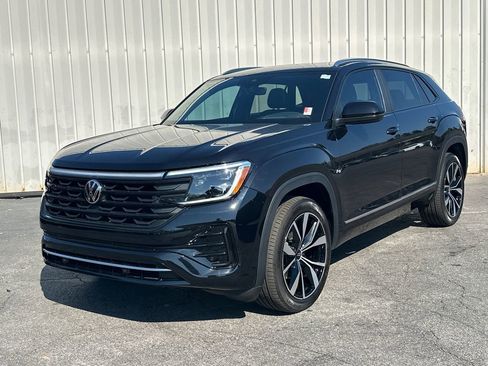 Used 2024 Volkswagen Atlas Cross Sport SEL R-Line AWD/4WD image 2