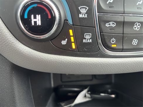 Used 2023 Chevrolet Equinox LT image 44