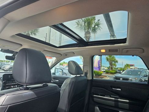 Certified 2023 Nissan Pathfinder SL w/ SL Premium Package FWD image 18
