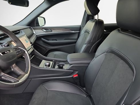 New 2026 Jeep Grand Cherokee Altitude AWD/4WD image 12