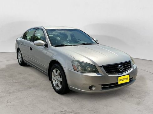 Used 2005 Nissan Altima 2.5 S w/ (F01) Convenience Pkg FWD image 3