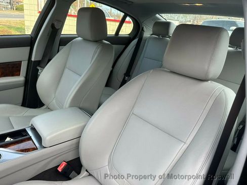 Used 2015 Jaguar XF Premium image 13