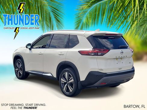 Used 2021 Nissan Rogue SL w/ Premium Package FWD image 3