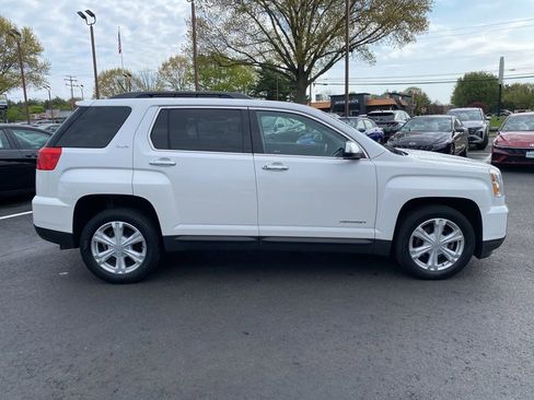 Used 2017 GMC Terrain SLE w/ Chrome Edition image 2