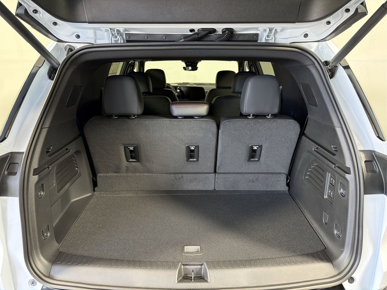 New 2027 Chevrolet Traverse RS AWD/4WD image 26