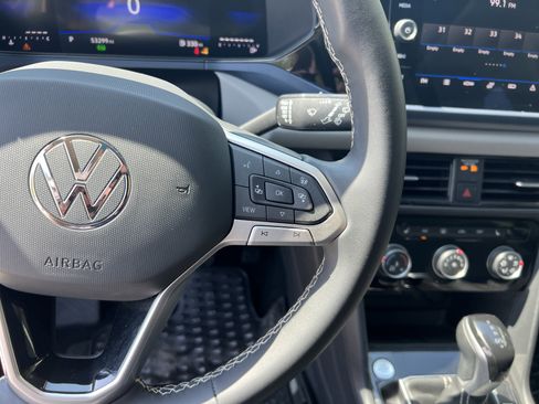 Certified 2023 Volkswagen Taos SE FWD image 18