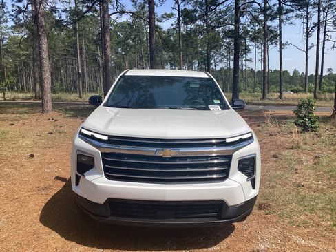 New 2026 Chevrolet Traverse LT w/ Driver Confidence Package FWD image 7
