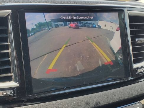 Used 2024 Chrysler Pacifica Touring-L FWD image 18