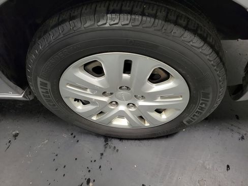 Used 2019 Dodge Grand Caravan SE w/ UConnect Hands-Free Group image 11