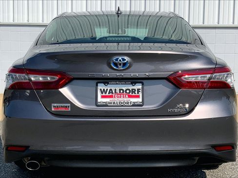 Used 2020 Toyota Camry XLE w/ Sunroof Package FWD image 5