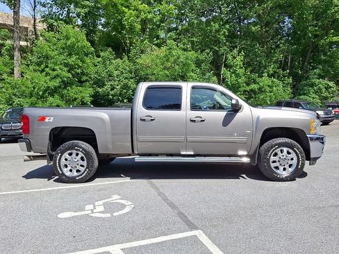 Used 2013 Chevrolet Silverado 2500 LTZ w/ LTZ Plus Package AWD/4WD image 9