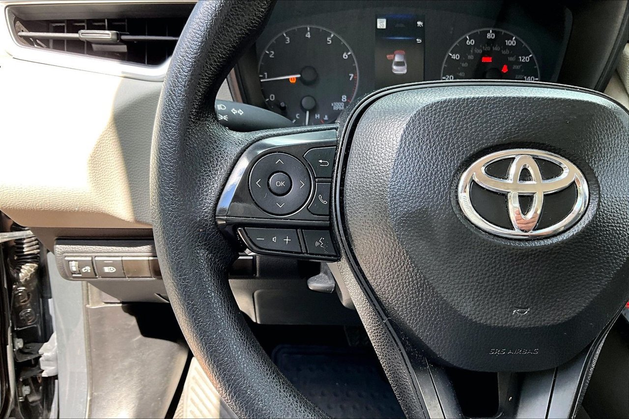 Used 2025 Toyota Corolla LE FWD image 10