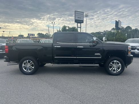 Used 2018 Chevrolet Silverado 2500 High Country w/ Duramax Plus Package AWD/4WD image 18