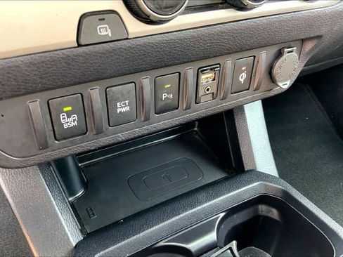 Used 2017 Toyota Tacoma Limited w/ Tow Package RWD image 31