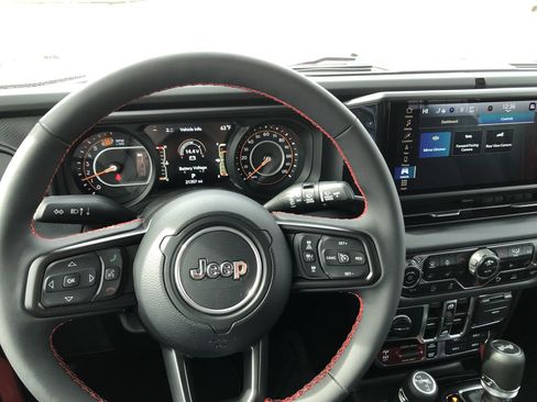 Used 2024 Jeep Wrangler Unlimited Rubicon image 15