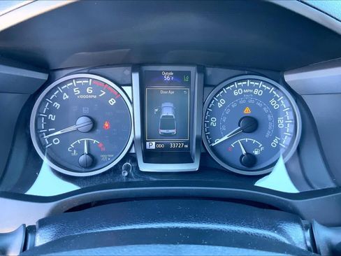 Used 2022 Toyota Tacoma TRD Off-Road w/ TRD Premium Off Road Package image 25