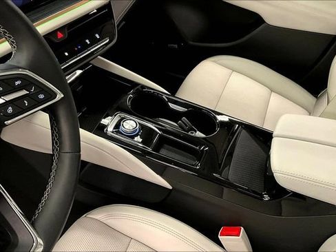 Used 2024 Buick Envision Avenir AWD/4WD image 17