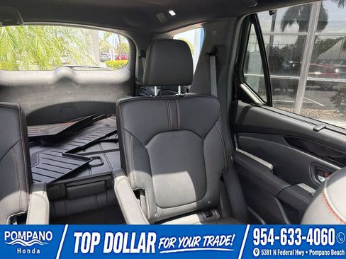 Used 2025 Honda Pilot TrailSport image 18