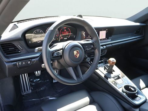 Certified 2025 Porsche 911 Carrera T RWD image 22