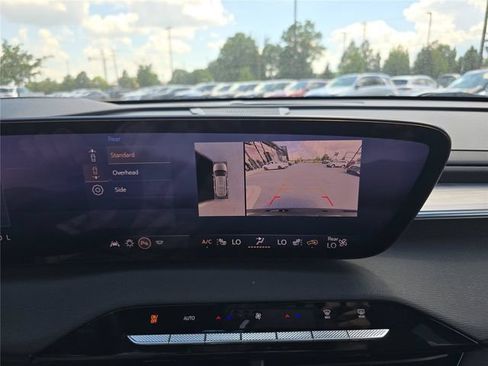 Used 2025 Buick Enclave Preferred FWD image 28