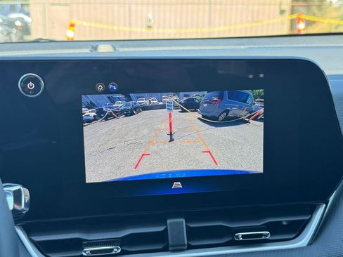 Used 2025 Chevrolet Equinox LT FWD image 24