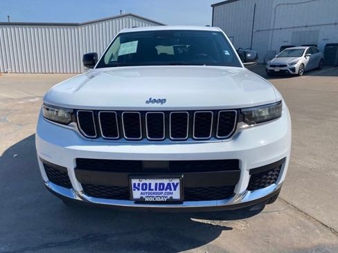 Used 2023 Jeep Grand Cherokee L Laredo RWD image 11