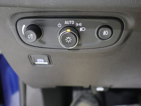 Used 2023 GMC Terrain SLT AWD/4WD image 32
