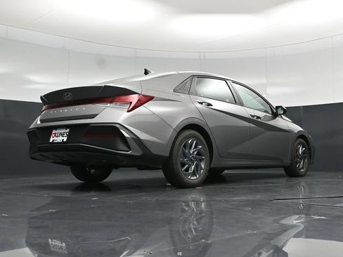 Used 2024 Hyundai Elantra SEL FWD image 42