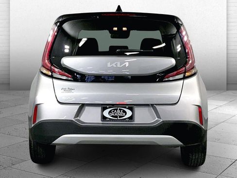 Used 2025 Kia Soul LX image 3