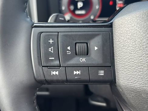 Used 2025 Nissan Rogue Platinum FWD image 21