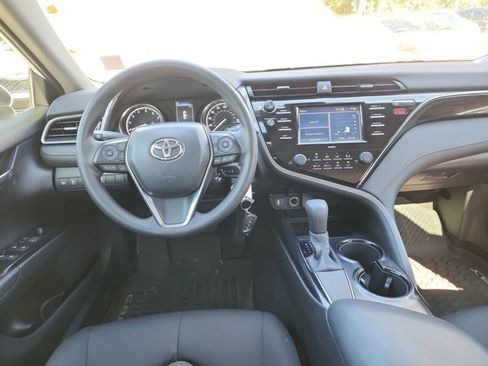 Used 2020 Toyota Camry LE image 9