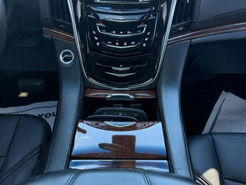 Used 2016 Cadillac Escalade Luxury image 10