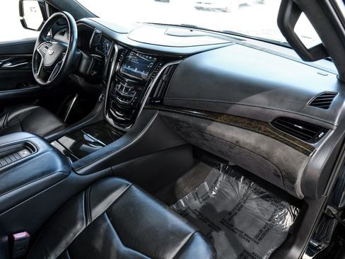 Used 2019 Cadillac Escalade ESV Platinum AWD/4WD image 10